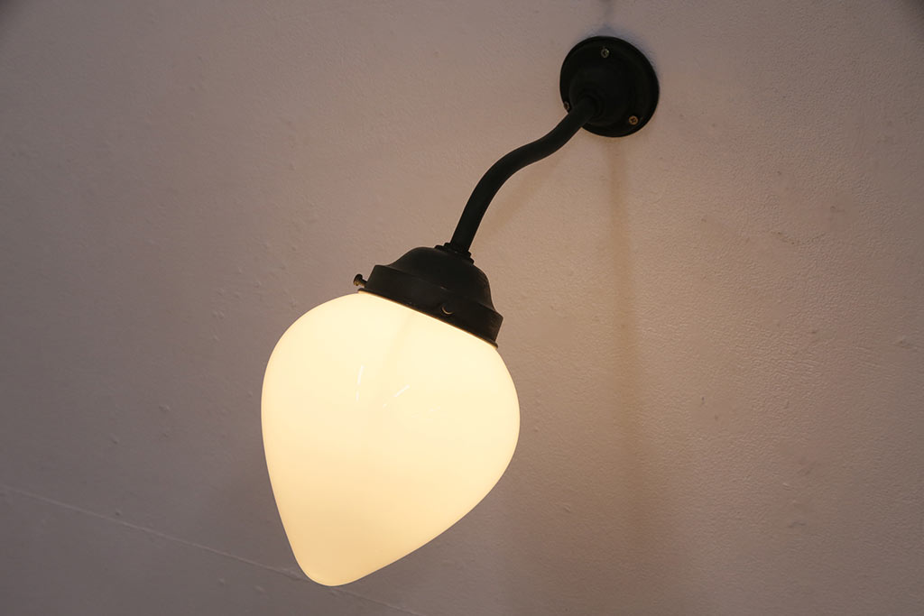 アンティーク照明　昭和初期　蕾のようなシルエットの壁掛け照明(壁付け照明、ウォールライト、ウォールランプ)(R-049514)