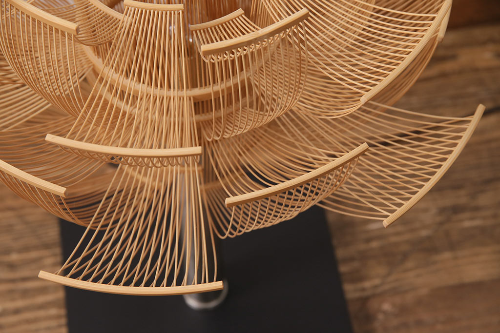 新古品　展示品　Hokore(誇れ)　希少な絶版品!繊細な竹細工が見事なスタンドライト(スタンド照明、フロアライト)(定価約95000円)(R-049540)