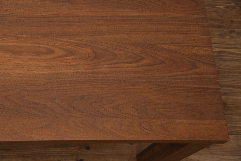 中古　ブランド家具　ウォールナット・ムク材　木のぬくもりあふれるダイニングテーブル(食卓)(R-049610)