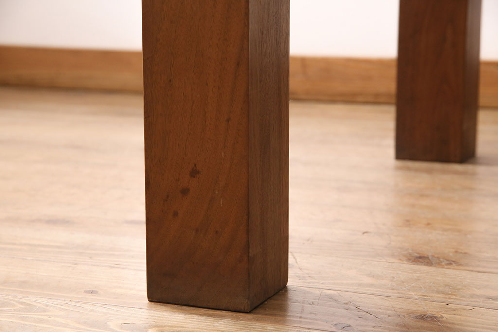 中古　ブランド家具　ウォールナット・ムク材　木のぬくもりあふれるダイニングテーブル(食卓)(R-049610)