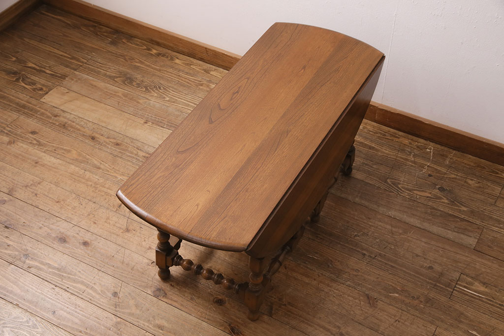 ヴィンテージ家具　美品　イギリス　ERCOL(アーコール)　ニレ材　挽き物の脚が目を引くバタフライテーブル(センターテーブル、ラウンドテーブル、ビンテージ)(R-049692)