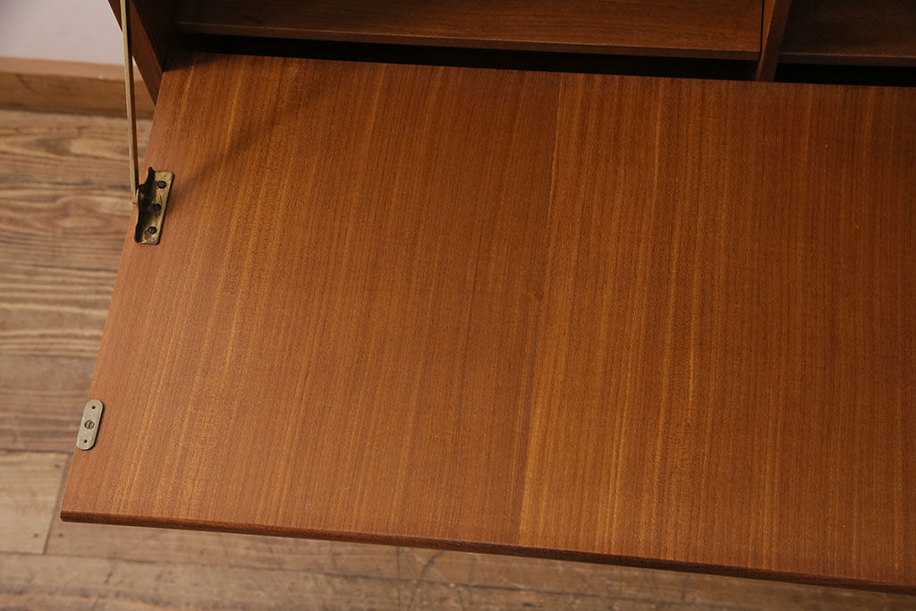 ヴィンテージ家具　イギリス　チーク材　木目の美しさとスタイリッシュなデザインが魅力のビューローキャビネット(ライティングビューロー、収納棚、戸棚、ビンテージ)(R-049734)