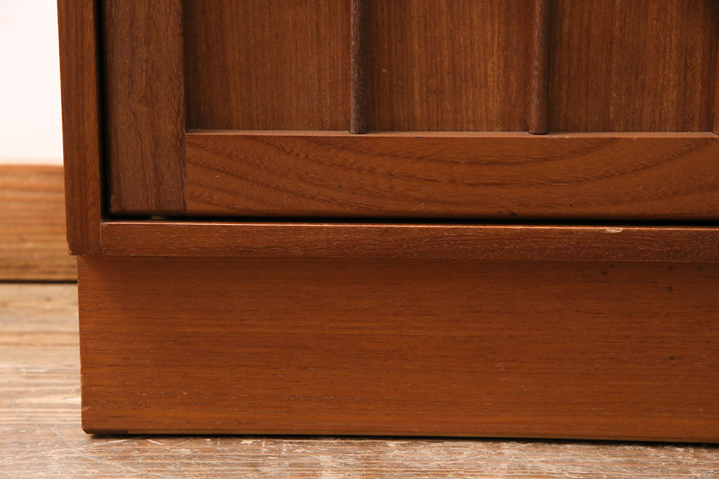 ヴィンテージ家具　イギリス　チーク材　木目の美しさとスタイリッシュなデザインが魅力のビューローキャビネット(ライティングビューロー、収納棚、戸棚、ビンテージ)(R-049734)