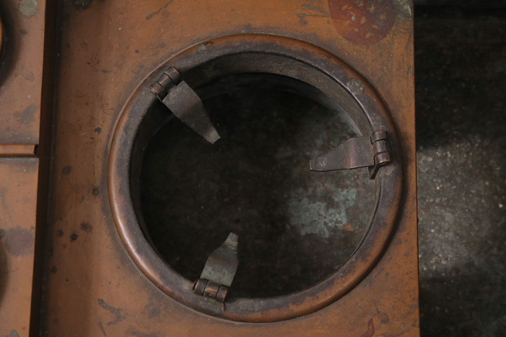 和製アンティーク　銅壺(銅壷)付き!　重厚な総ケヤキ材製の関西火鉢(木製火鉢、囲炉裏)(R-049802)