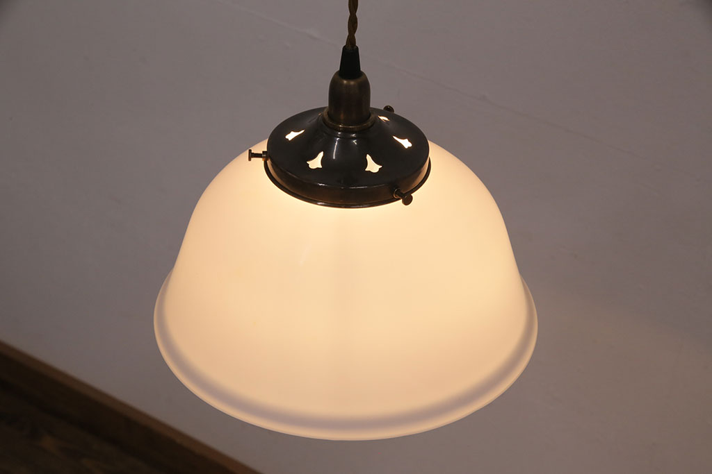 和製ヴィンテージ　優しい雰囲気を演出してくれる大振りな天井照明(吊り下げ照明、ペンダントライト、ビンテージ)(R-049831)