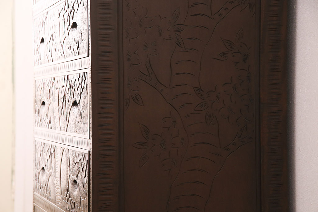 ビンテージ家具　美品　伝統工芸　軽井沢彫り　桜の彫りが優美なチェスト(衣装箪笥、洋服タンス、引き出し、ヴィンテージ)(R-049868)