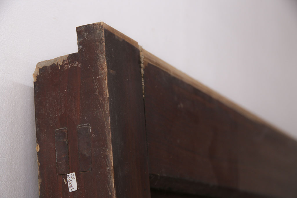 アンティーク建具　ケヤキ材・ヒノキ材　漆塗りの重厚感漂う蔵戸(引き戸、玄関戸、建具)(R-049873)