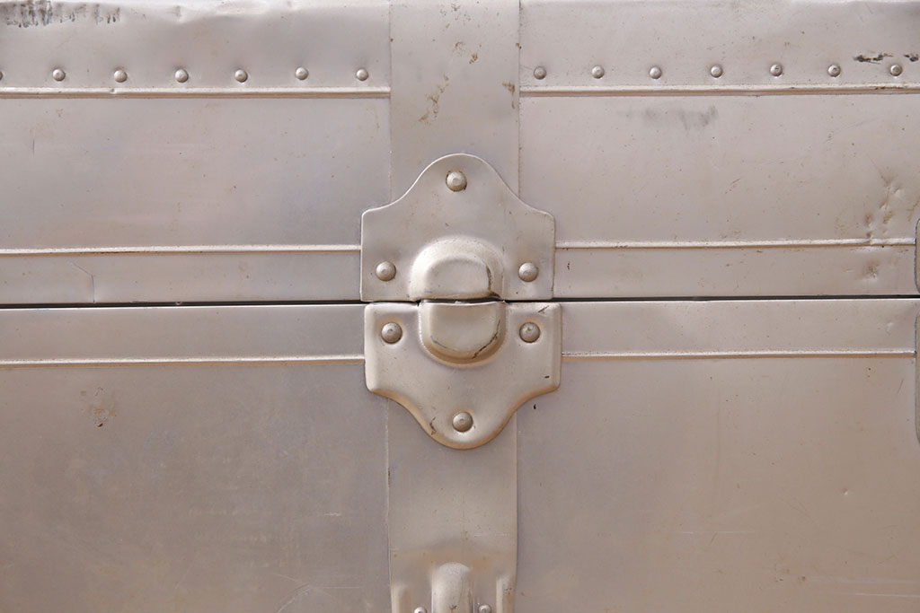 アンティーク雑貨　昭和中期　インダストリアルな雰囲気漂うアルミ製トランク(船トランク、収納、ディスプレイ)(R-049903)