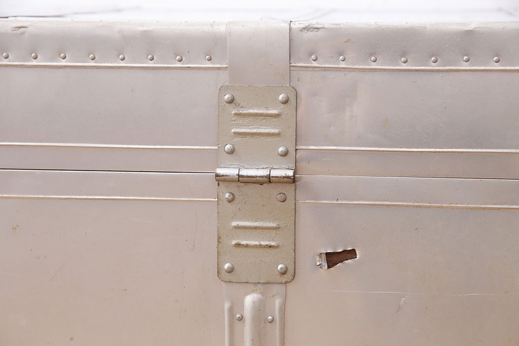 アンティーク雑貨　昭和中期　インダストリアルな雰囲気漂うアルミ製トランク(船トランク、収納、ディスプレイ)(R-049903)