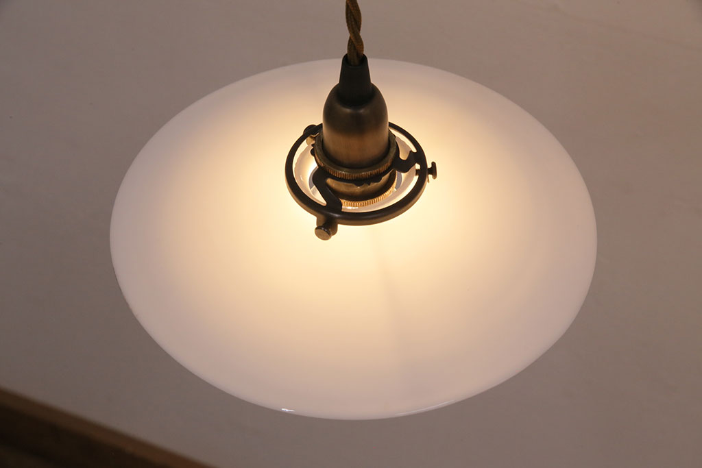 アンティーク照明　昔懐かしいデザインが趣溢れる平笠シェードのペンダントライト2個セット(吊り下げ照明、天井照明)(R-050068)