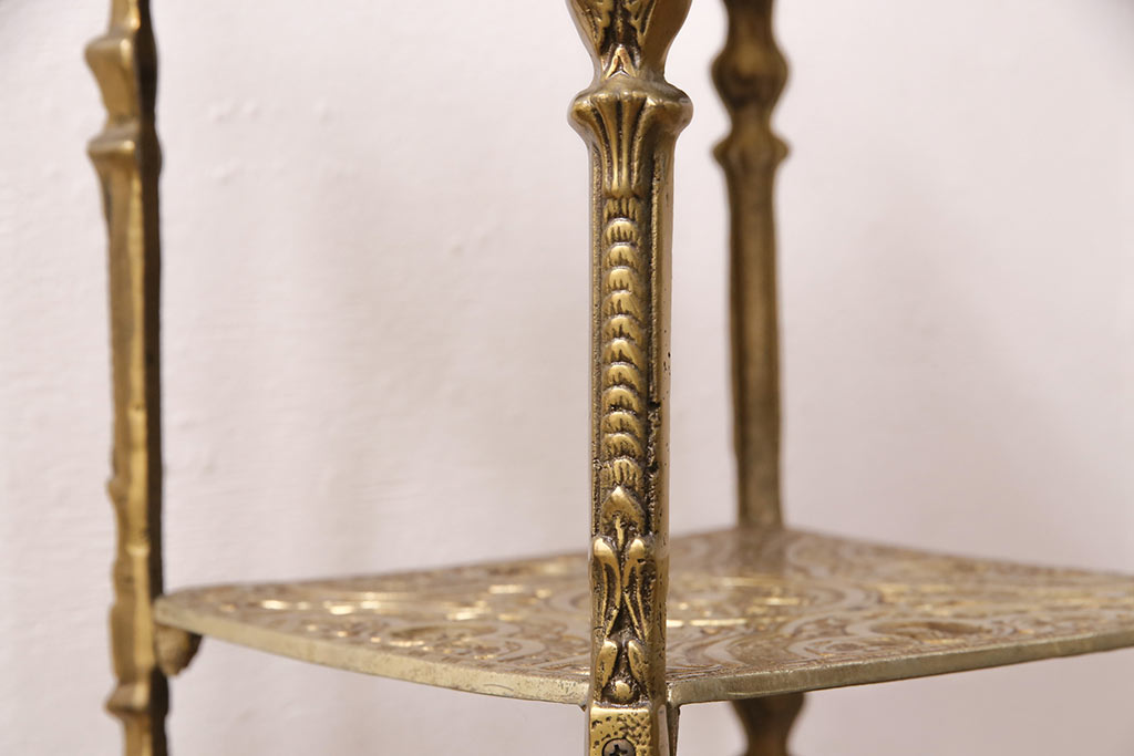 和製ビンテージ　高級品　優雅な雰囲気を醸し出す真鍮製飾り棚(飾り台、花台、ヴィンテージ)(R-050075)