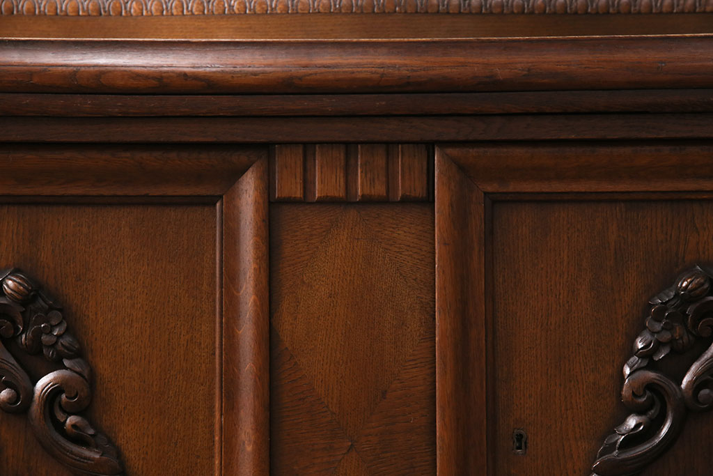 アンティーク家具　フランスアンティーク　オーク材　特注サイズ　繊細な彫刻が魅力!エレガントな雰囲気を醸し出す迫力満点の大きなサイドボード(キャビネット、戸棚、収納棚)(R-050087)