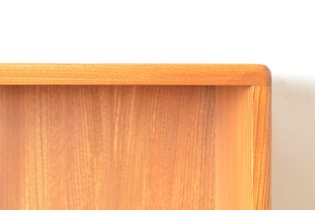 イギリスヴィンテージ　ERCOL(アーコール)　ニレ材製のキャビネット(カップボード、食器棚、収納棚、ビンテージ)(R-050208)