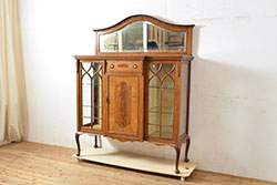 中古　美品　カリモク家具　クラシカルな佇まいが魅力的なキャビネット(キュリオケース、飾り棚、食器棚、収納棚)(R-058691)