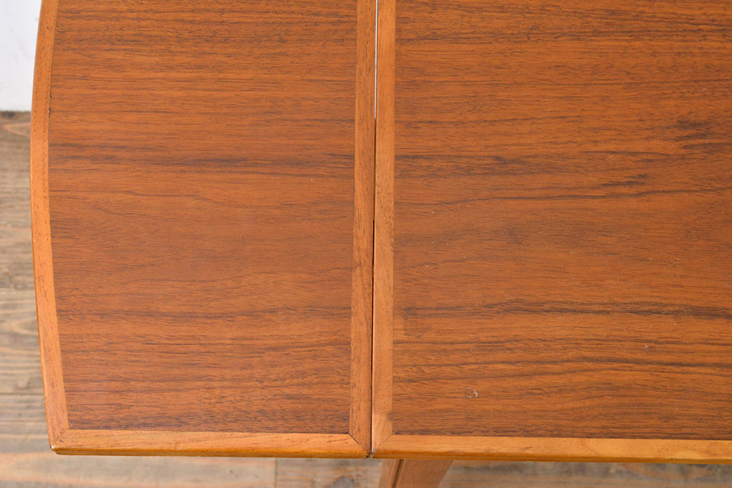 ビンテージ家具　北欧ヴィンテージ　チーク材　珍しいデザインが使い勝手の良いバタフライテーブル(サイドテーブル、オケージョナルテーブル)(R-050331)