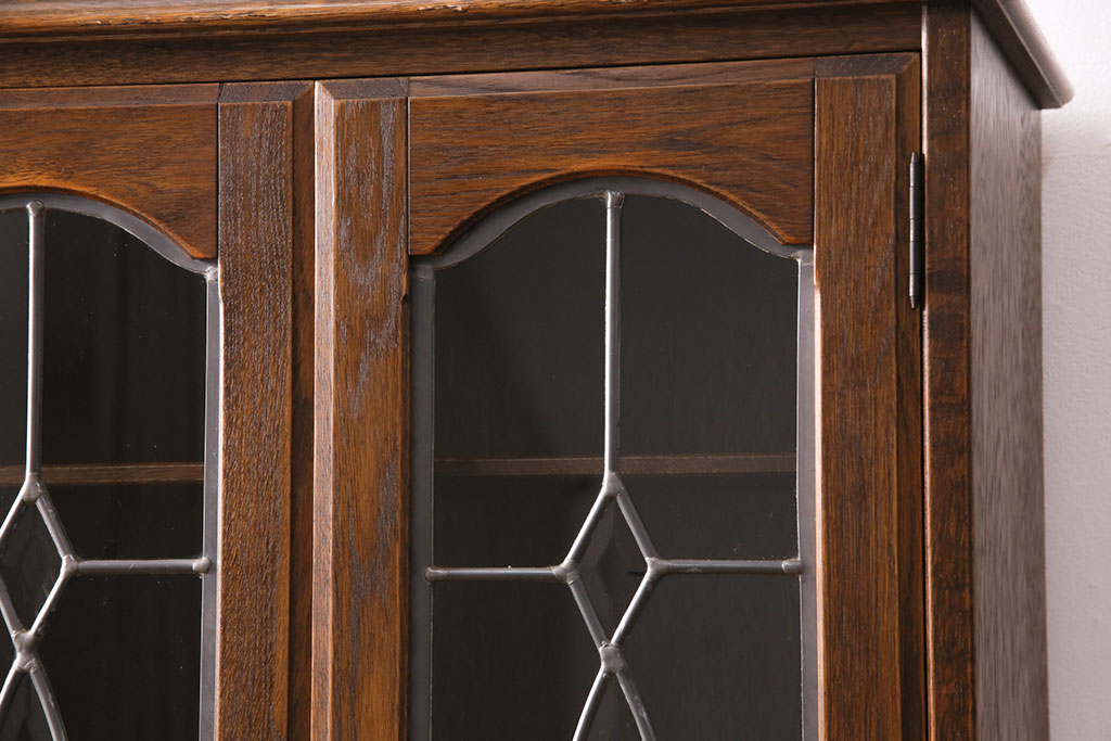 中古　美品　三越　Brugge(ブルージュ)　ステンドグラスの扉がクラシカルな雰囲気を高めるキャビネット(食器棚、カップボード、収納棚、飾り棚)(R-050506)