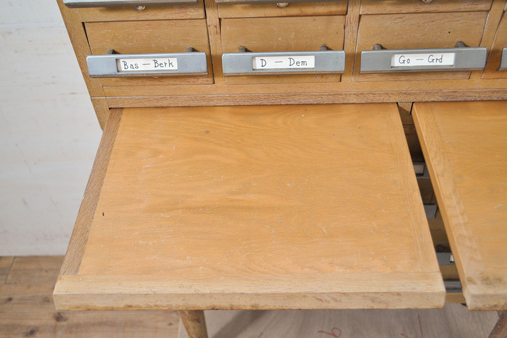 和製ビンテージ　昭和レトロ　KIHARA　ナチュラルスタイルの収納におすすめのナラ材製ネームプレート付きカードケース(引き出し、チェスト、ヴィンテージ、図書館、図書室)(R-050541)