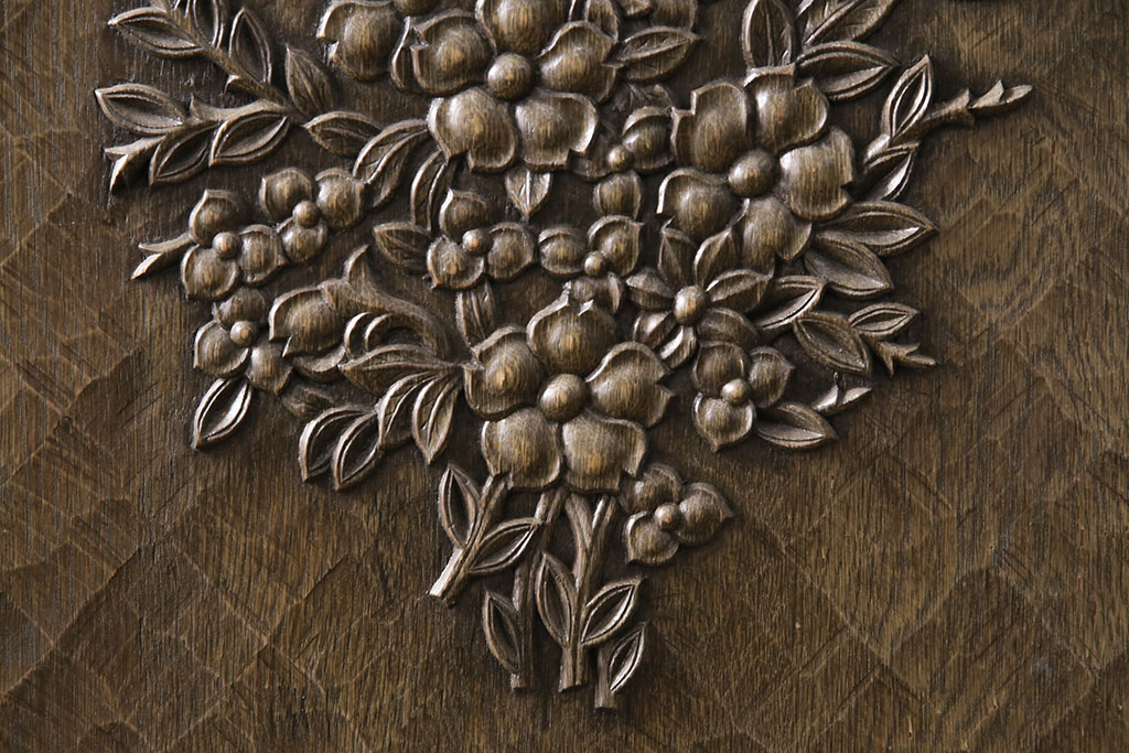 和製ヴィンテージ　　神戸洋家具　ナラ材　ペイント仕上げ限定　華やかな花の彫刻が目を引く衣装箪笥(整理タンス、引き出し、チェスト、ビンテージ)(R-050695)