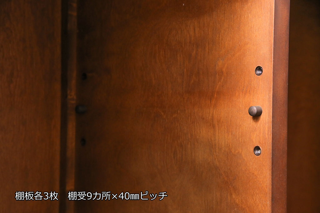 中古　北海道民芸家具　脚(台輪)付きリメイク　落ち着きのある色合いとクラシカルな佇まいが魅力のサイドキャビネット(収納棚、飾り棚、本箱、ブックケース)(R-051020)