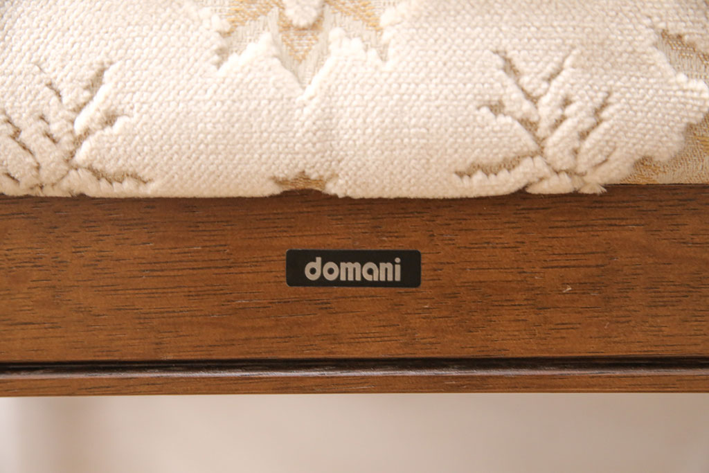 中古　美品　カリモク家具(karimoku)　domani(ドマーニ)　エレガントな雰囲気漂うアームチェア2脚セット(ダイニングチェア、イス)(R-051025)