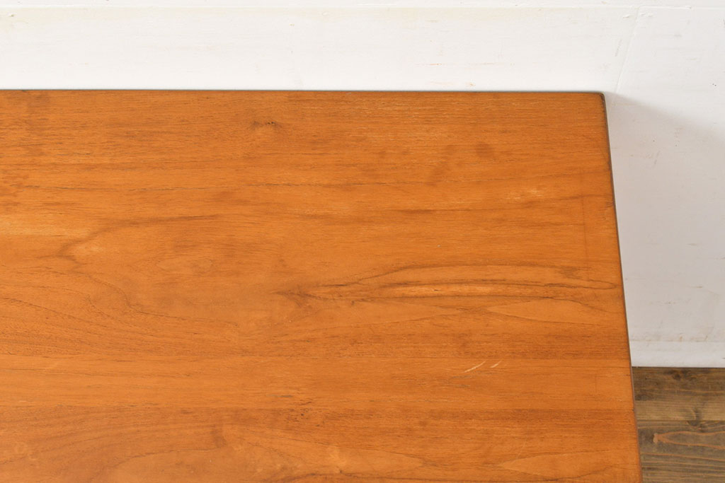 イギリスヴィンテージ　どんなお部屋にも合うシンプルデザイン!チーク材の色味が素敵なデスク(平机、在宅ワーク、在宅用テーブル、作業台、ビンテージ)(R-051049)