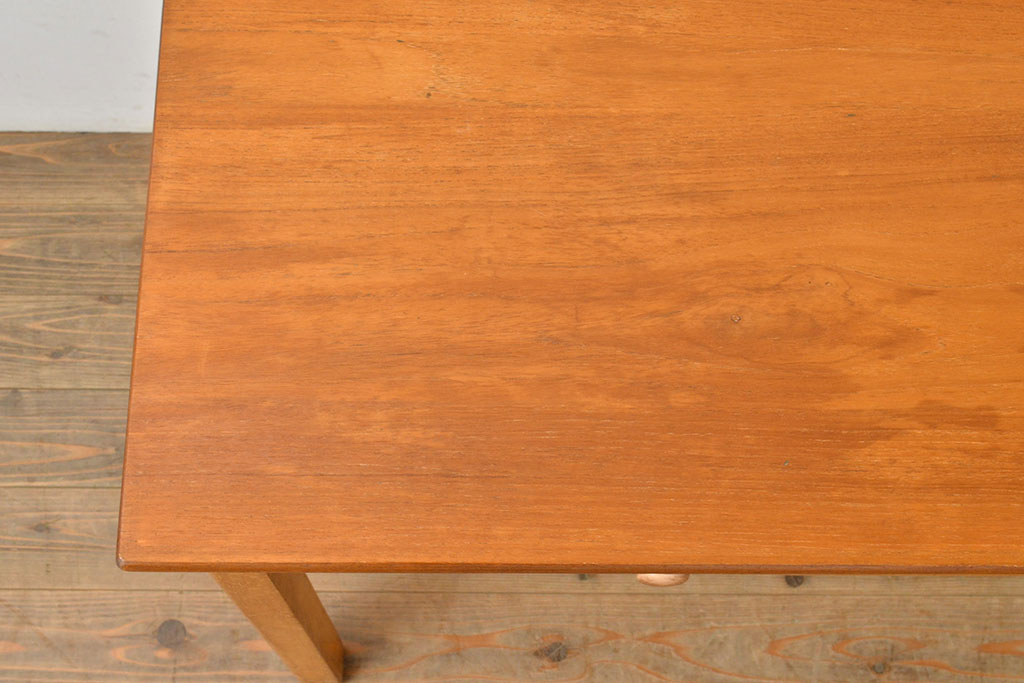 イギリスヴィンテージ　どんなお部屋にも合うシンプルデザイン!チーク材の色味が素敵なデスク(平机、在宅ワーク、在宅用テーブル、作業台、ビンテージ)(R-051049)