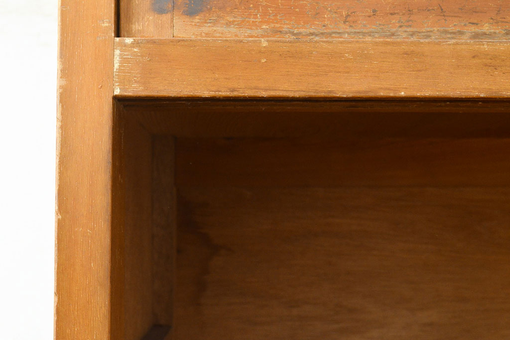 アンティーク家具　昭和中期　ラワン材　たっぷり収納できる!素朴な木の風合いが味わい深い収納棚(サイドキャビネット、飾り棚、陳列棚、店舗什器)(R-051059)