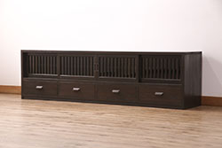 高級品　ビンテージ海外輸入家具　ウォールナット材　クラシカルなデザインで重厚感漂うサイドボード(キャビネット、引き出し、チェスト、ヴィンテージ)(R-054569)