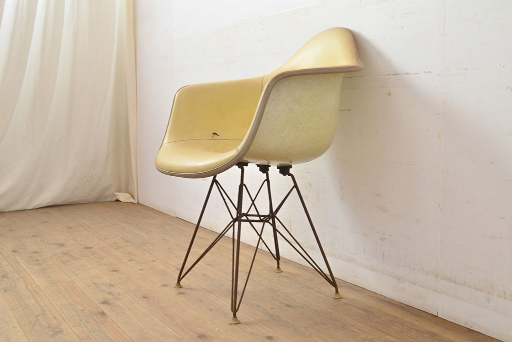ジャンク品　アメリカヴィンテージ　イームズ　Hermanmiller(ハーマンミラー社)のアームシェルチェア(サイドチェア、椅子)(R-051202)