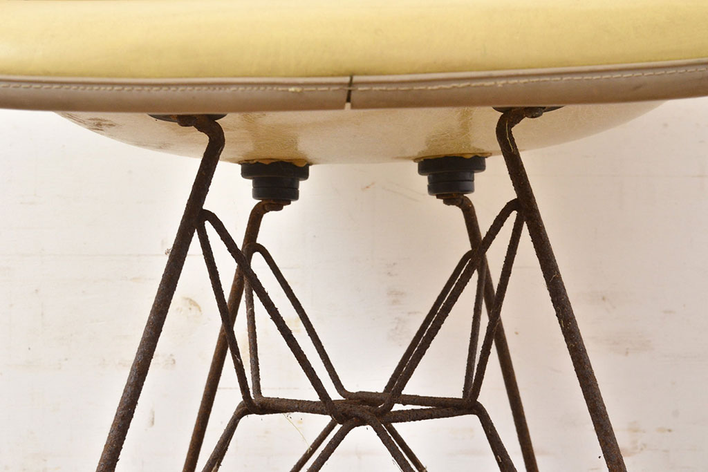 ジャンク品　アメリカヴィンテージ　イームズ　Hermanmiller(ハーマンミラー社)のアームシェルチェア(サイドチェア、椅子)(R-051202)