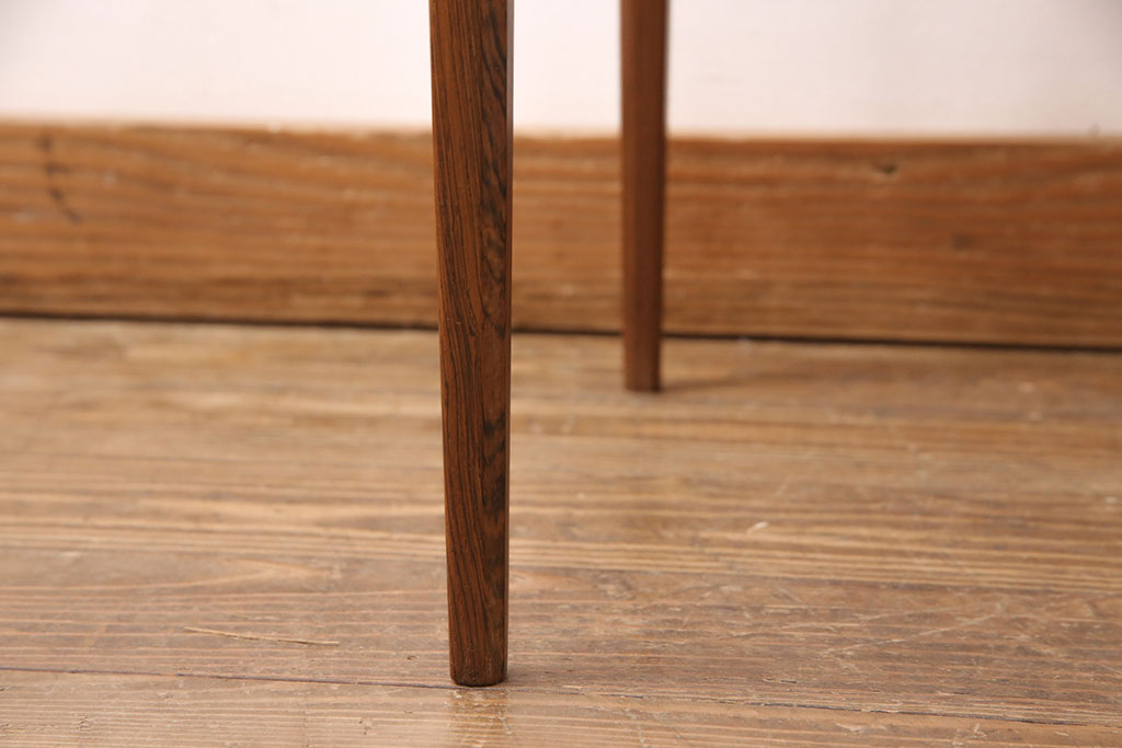デンマークヴィンテージ　Silkeborg(シルケボー)社　ローズウッド材　無駄な装飾がないスタイリッシュなデザインが目を引くサイドテーブル(コーヒーテーブル、センターテーブル、ビンテージ)(R-051246)