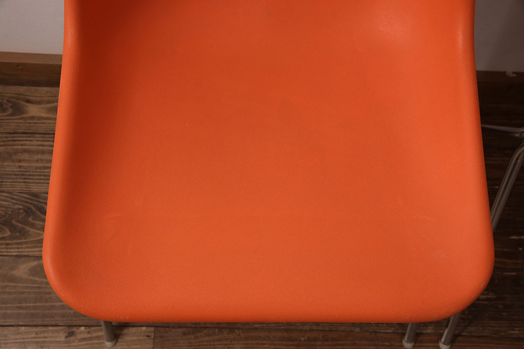 ヴィンテージ家具　北欧ビンテージ　スウェーデン　OVERMAN社製　鮮やかなオレンジカラーが空間のアクセントになるポリプロップスチェア2脚セット(スタッキングチェア、会議用チェア、オフィスチェア、ビンテージ)(R-051250)
