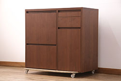 昭和レトロ　大振り　懐かしい雰囲気が魅力の栓材製冷蔵庫(木製冷蔵庫、ディスプレイ、収納棚、戸棚)(R-048321)
