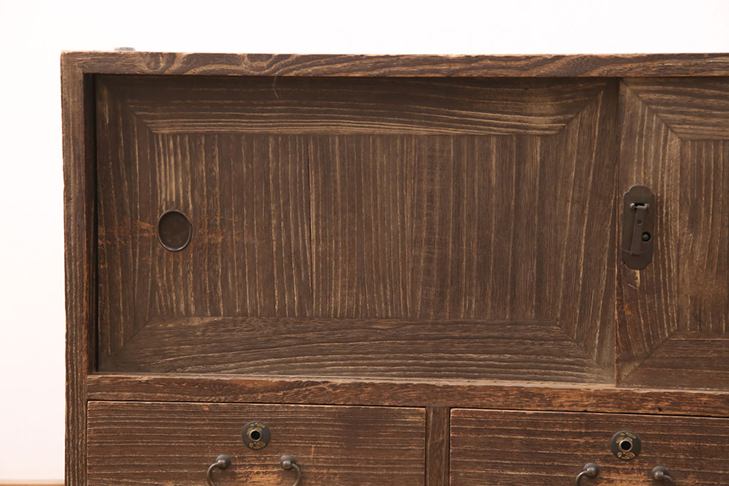 アンティーク家具　昭和初期　経年を感じさせる味わいのある木肌が魅力の桐箪笥ローボード(リビングボード、収納棚、テレビ台、テレビボード、桐たんす)(R-051342)