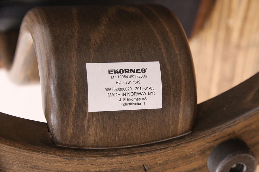 中古　展示美品　2019年製　本革　EKORNES(エコーネス)　コンサルシリーズ　Mサイズ　オットマン付きストレスレスチェア(リクライニングチェア、一人掛けソファ、アームチェア)(定価約23万円)(R-051384)