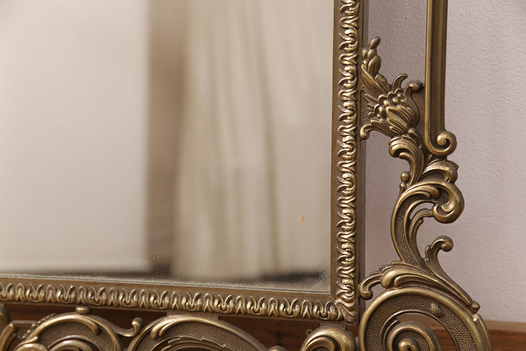 ヴィンテージ雑貨　イタリアビンテージ　最高級!繊細な装飾がエレガントな雰囲気を醸しだす真鍮製のウォールミラー(壁掛け鏡)(R-051480)