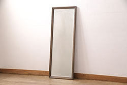 ヴィンテージ家具　和製ビンテージ　ナラ材の渋い色合いと面取りされた鏡が落ち着きのある上品な空間を演出するウォールミラー(壁掛け鏡)(R-051489)