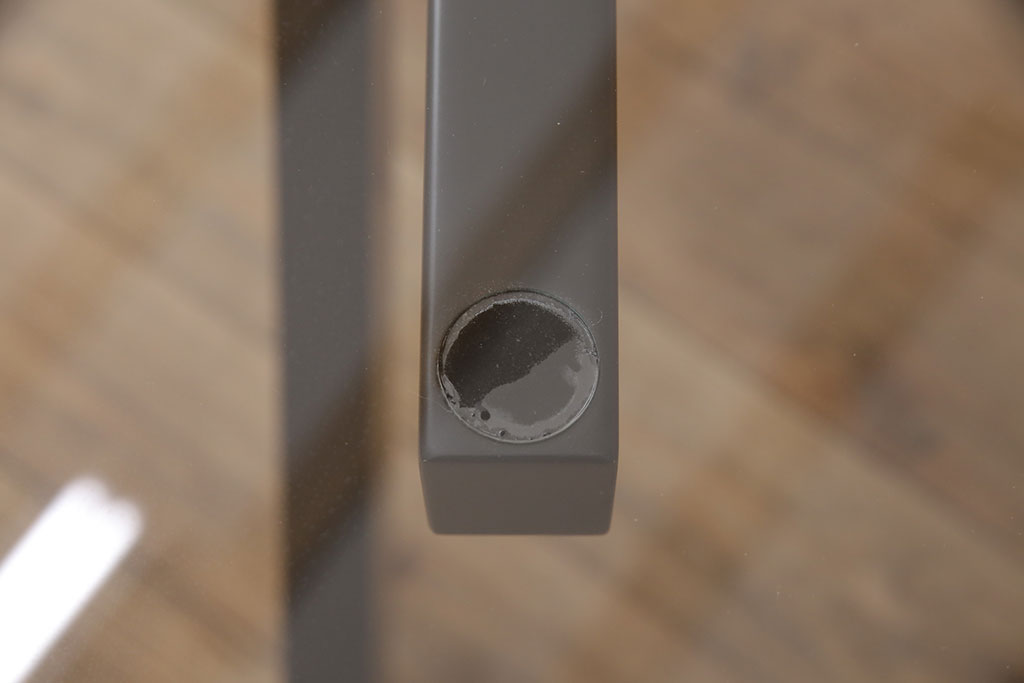 中古　極美品　2019年製　Cassina(カッシーナ)取り扱い　VIDUN(ヴィドゥン)　支柱を回して高さが調節できるガラステーブル(ダイニングテーブル、2人掛け、4人掛け)(R-051535)