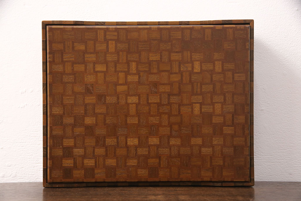 中古　伝統工芸　かご編みのような市松模様がおしゃれな寄木細工の小箱(文箱、収納箱、小物収納、木箱)(R-051747)