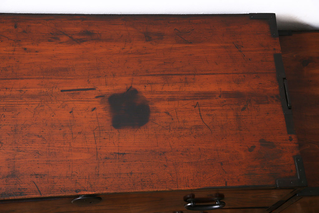 アンティーク家具　前面ケヤキ材　五丁引き　黒柿材を縁に使用した重ね箪笥(衣装箪笥、和タンス、引き出し、チェスト)(R-051875)