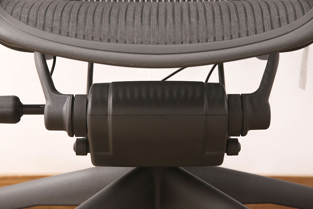 中古　美品　Hermanmiller(ハーマンミラー社)　ランバーサポート　座り心地を追求したアーロンチェア(オフィスチェア、アームチェア、ワークチェア)(R-052097)