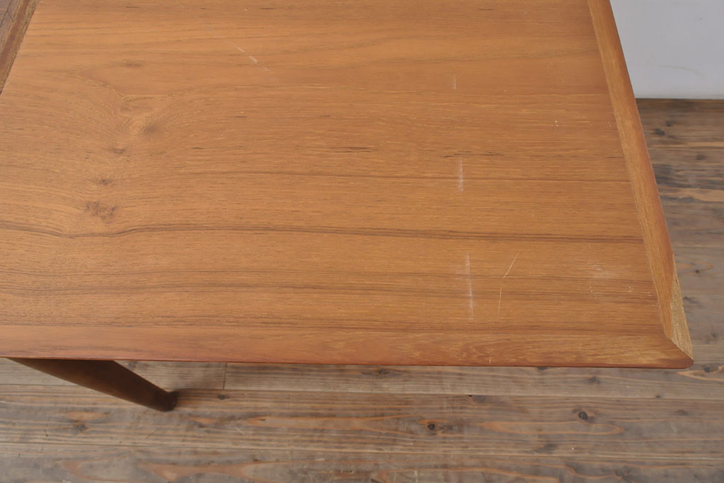 デンマークビンテージ　チーク材　シンプルかつスタイリッシュな佇まいが魅力的なエクステンションテーブル(ダイニングテーブル、食卓、作業台、ヴィンテージ、北欧)(R-052360)