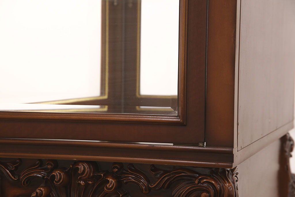 中古　超美品　超高級品　イタリア　Asnaghi Interiors(アスナギインテリア)　ロココ調　脚の凝った装飾が美しいキュリオケース(定価約300万円)(キャビネット、ガラスケース、ショーケース、Gケース)(R-052454)
