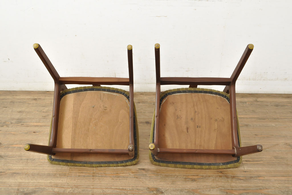 デンマークビンテージ　チーク材　洗練された佇まいが目を引くダイニングチェア2脚セット(イス、椅子、ヴィンテージ、北欧)(R-052635)
