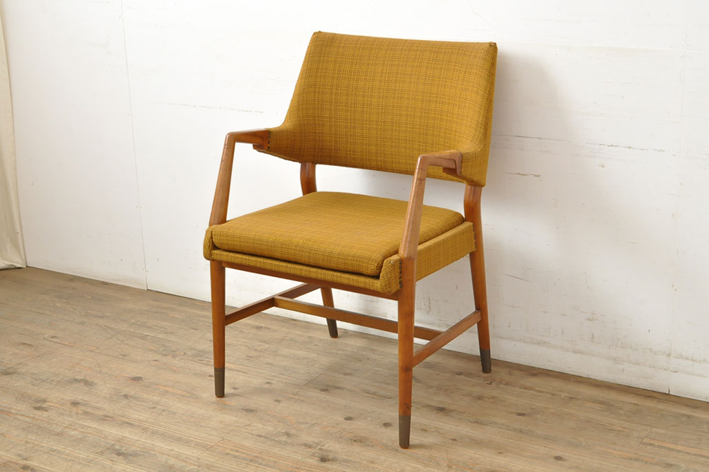 北欧ビンテージ　温かみのある色合いがナチュラルな空間づくりにぴったりなアームチェア(椅子、ダイニングチェア、ヴィンテージ)(R-052706)