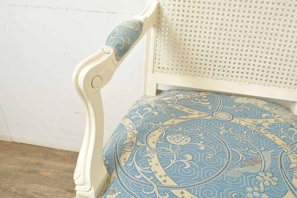 中古　フランス高級輸入家具　爽やかな色合いが美しいラタンバックアームチェア2脚セット(ダイニングチェア、椅子)(2脚定価 約40万円)(R-052716)