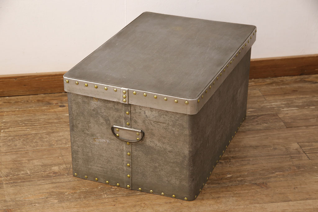 和製アンティーク　レア!　無骨なデザインが目を引くアルミ製の収納BOX(収納箱)(R-052770)