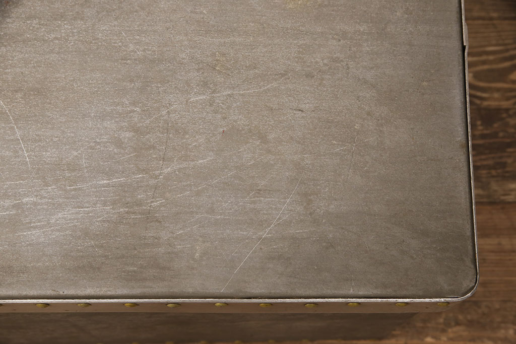 和製アンティーク　レア!　無骨なデザインが目を引くアルミ製の収納BOX(収納箱)(R-052770)