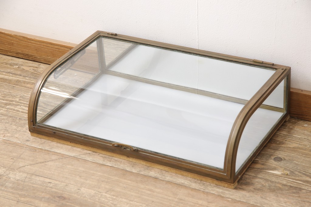 フランスアンティーク　真鍮枠がおしゃれなRガラス卓上ショーケース(ガラスケース、店舗什器)(R-052836)