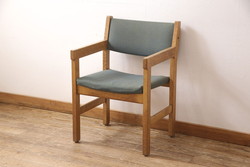 中古　美品　arflex(アルフレックス)　NT(エヌティー)　本革(レザー)　革を編み込んだデザインが個性的なチェア2脚セット(ダイニングチェア、アームチェア、椅子、イス)(定価2脚約32万円)(R-068070)
